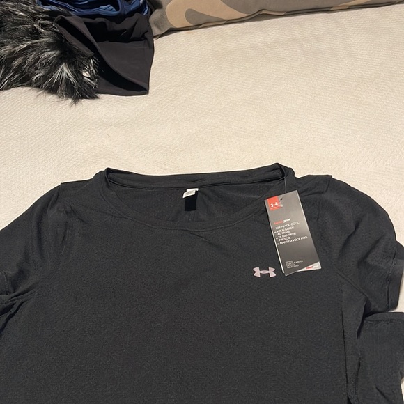 NWT Under Armour Heat Gear Tee.  Medium. - Picture 2 of 2